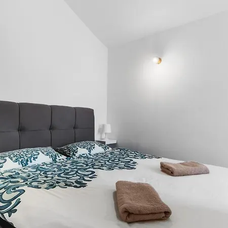 Anja With Balcony Appartamento *