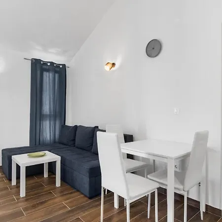 Anja With Balcony Apartman *