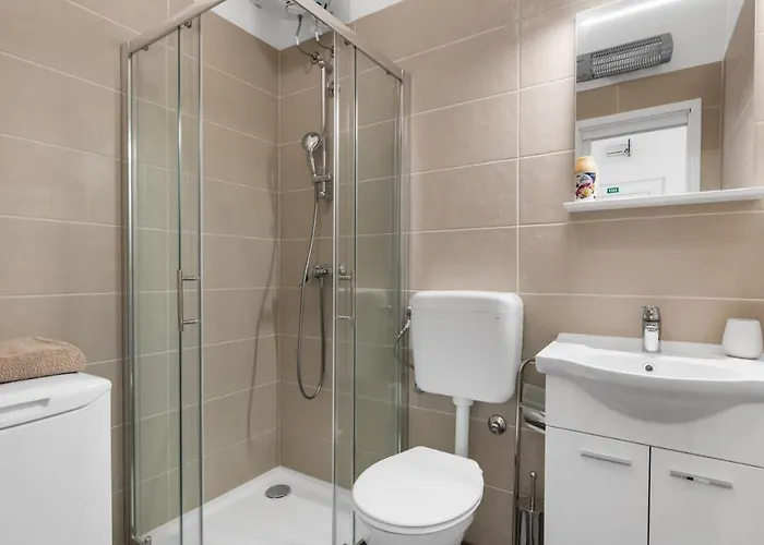 Anja With Balcony Appartamento Dajla