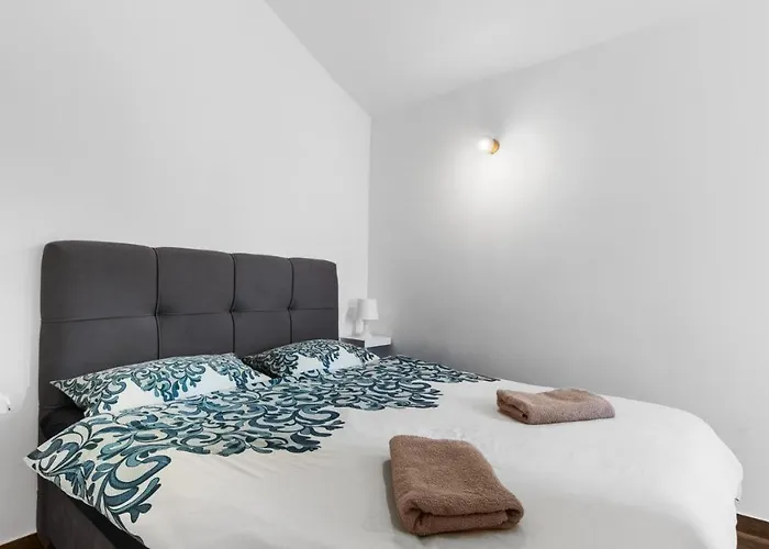 Anja With Balcony Appartamento *