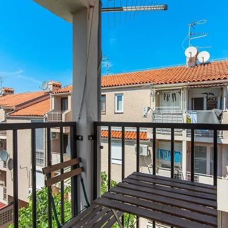 Anja With Balcony Apartment Dajla